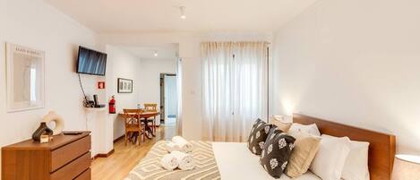 1 habitación, tabla de planchar con plancha, cuna de viaje y wifi