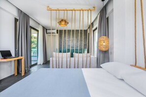 3 chambres, bureau, fer et planche à repasser, lit parapluie