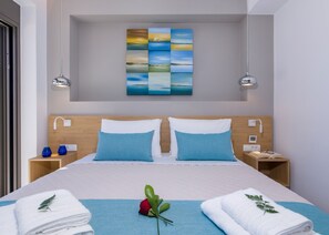 5 bedrooms, iron/ironing board, travel cot, free WiFi - Brand New Luxury villa★Sauna & Jacuzzi★Walk to Everything★Private Heated Pool (Galatas)