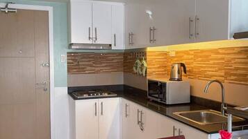 Fridge, microwave, electric kettle, cookware/dishes/utensils