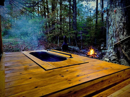 Custom Hot Tub Cabin Near Cook Forest+ANF: Knotty Pine Lodge