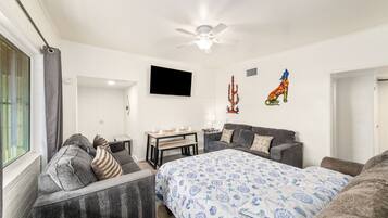 2 bedrooms, in-room safe, iron/ironing board, free WiFi