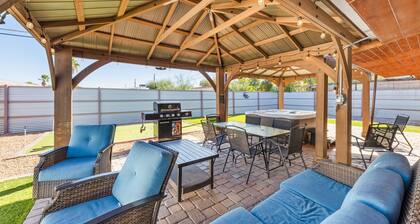 2BR/2BA w/Jacuzzi & Putting Green Close to Airport