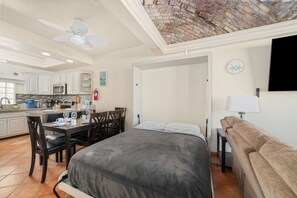 3 bedrooms, in-room safe, iron/ironing board, free WiFi - 3 Story Home 3BR 2BA Family Fun by the Sea Rooftop Jacuzzi + Heated Pool (Puerto Penasco)