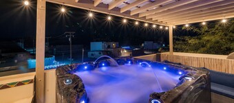 3 Story Home 3BR 2BA Family Fun by the Sea Rooftop Jacuzzi + Heated Pool