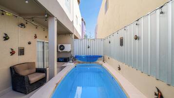 Piscina all'aperto, una piscina riscaldata