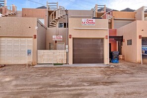 Exterior - 3 Story Home 3BR 2BA Family Fun by the Sea Rooftop Jacuzzi + Heated Pool (Puerto Penasco)