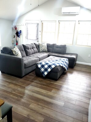 Smart TV, fireplace, DVD player - Linn Run Hideaway Cabin (Rector)