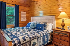 3 slaapkamers, een strijkplank/strijkijzer, gratis wifi, beddengoed