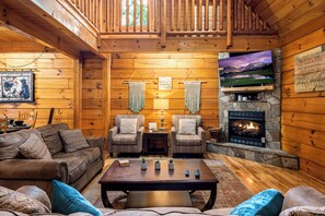 Een smart-tv, een open haard, videogames en een dvd-speler