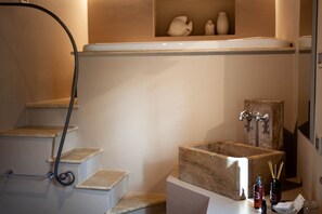 Dusche, Whirlpool, Haartrockner, Bidet