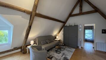 TV connectée, cheminée, chaßne hi-fi