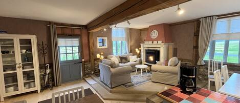 Smart TV, fireplace, stereo