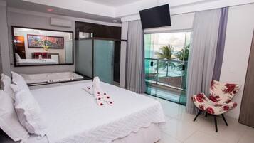 Quarto casal luxo | Escrivaninha, Wi-Fi de cortesia