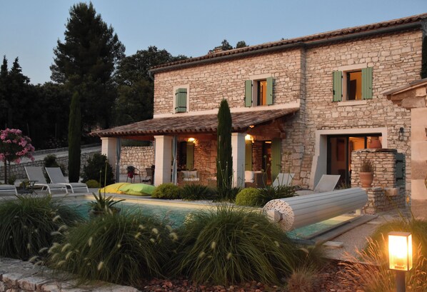 Outdoor pool - Stone house, private pool, panoramic view, close to the Gorges de l'Ardèche (Orgnac-l'Aven)