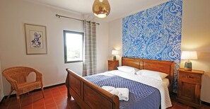 5 habitaciones, tabla de planchar con plancha y wifi gratis 