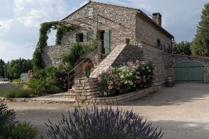 Exterior - Stone house, private pool, panoramic view, close to the Gorges de l'Ardèche (Orgnac-l'Aven)