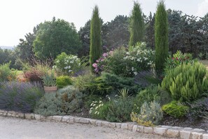 Property grounds - Stone house, private pool, panoramic view, close to the Gorges de l'Ardèche (Orgnac-l'Aven)