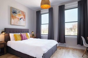 3 bedrooms, desk, iron/ironing board, travel crib