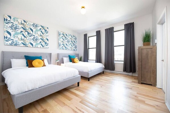 3 bedrooms, desk, iron/ironing board, travel crib