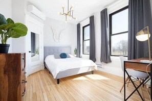 4 slaapkamers, bedden met traagschuimmatras, een bureau