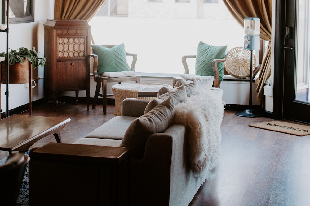 Modern Heirloom Haus: brick + mortar shop turned sweet little haus on Main St