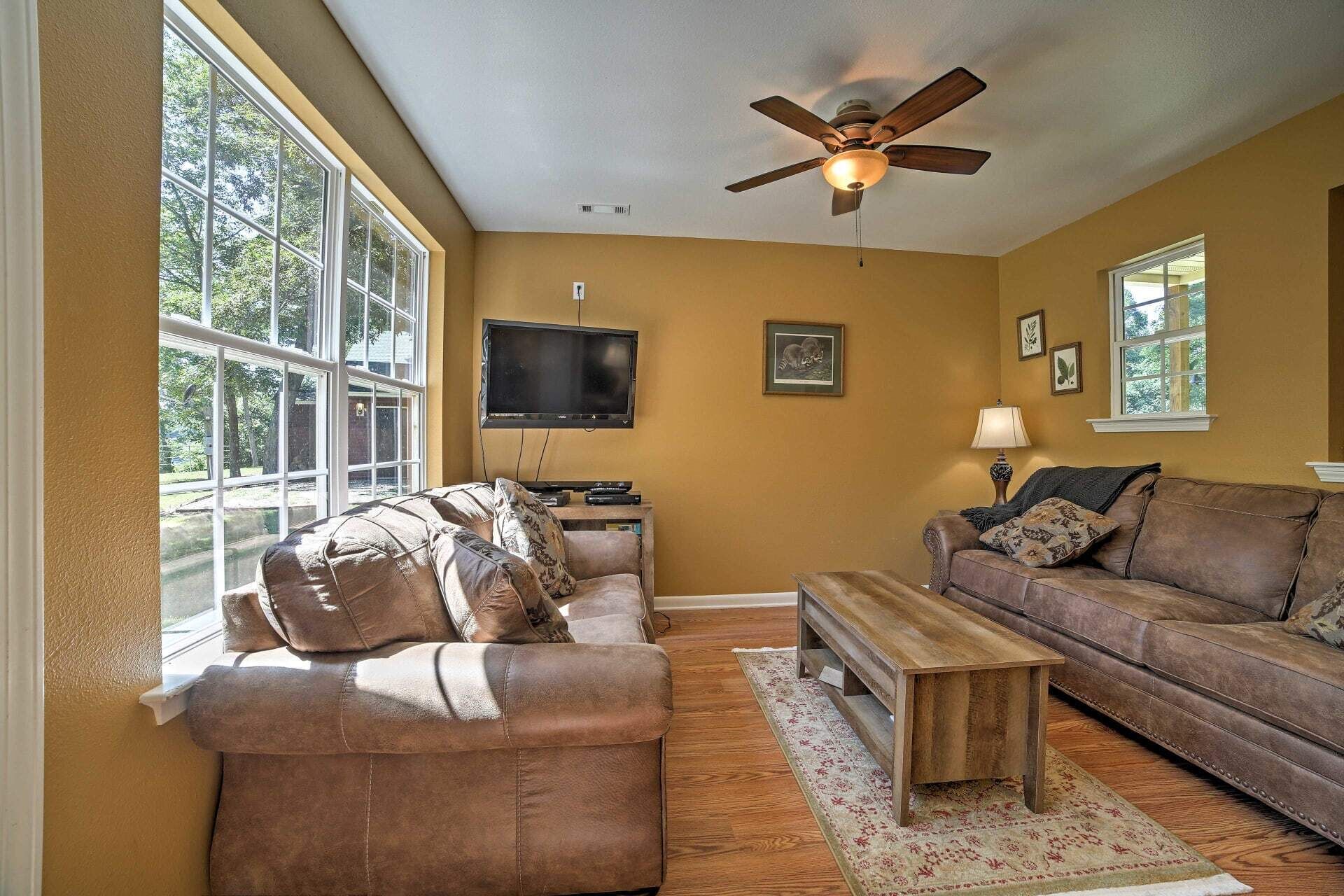 Directly on White River! Walk-in access! - 1/4 mile from White Hole Access.