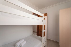 4 habitaciones, tabla de planchar con plancha y wifi gratis 