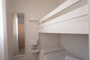 4 bedrooms, iron/ironing board, free WiFi, bed sheets