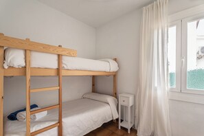 4 chambres, fer et planche à repasser, accès au Wi-Fi (inclus)