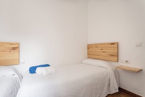 4 bedrooms, iron/ironing board, free WiFi, bed sheets