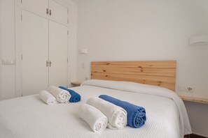 4 chambres, fer et planche à repasser, accès au Wi-Fi (inclus)