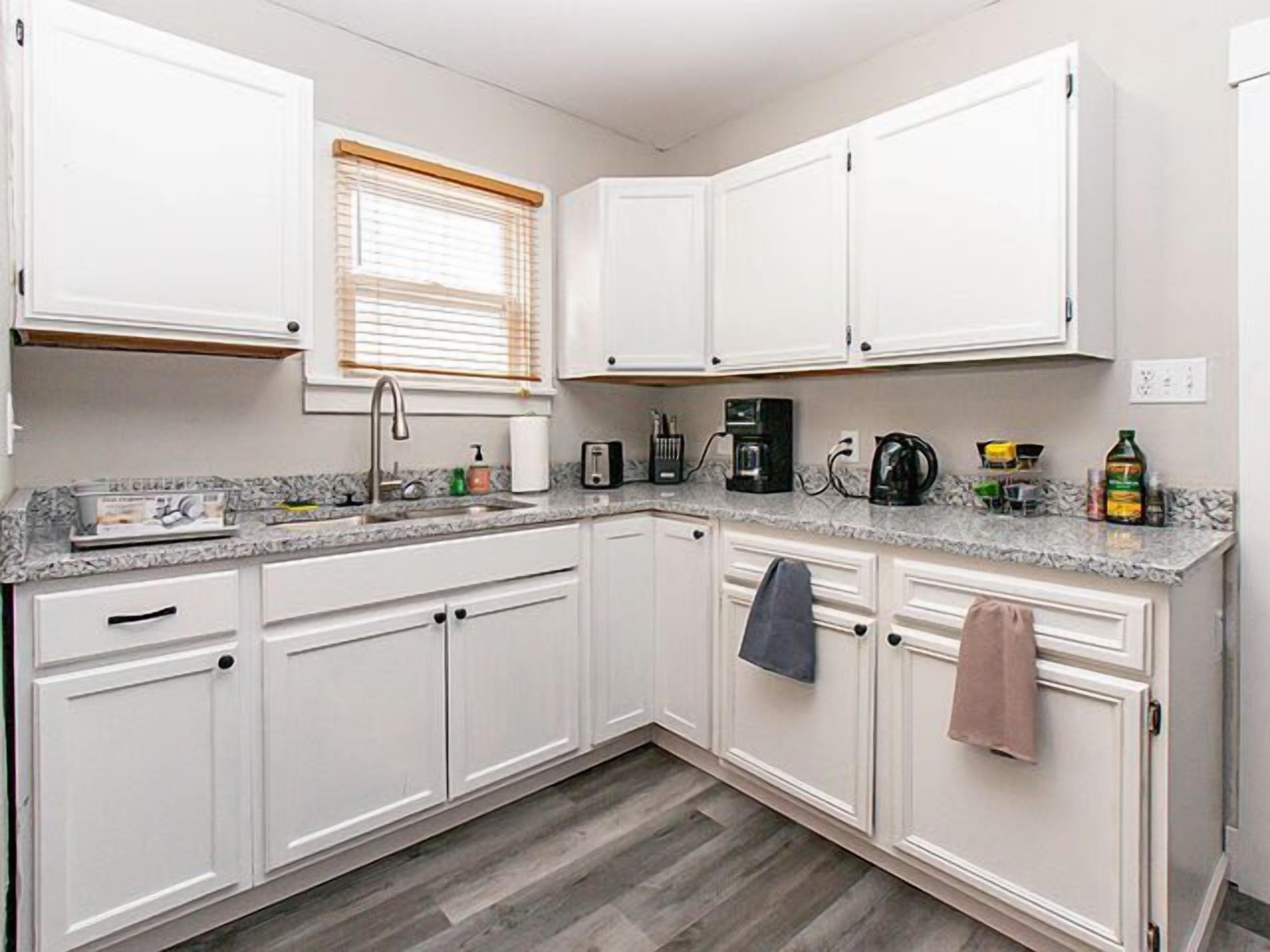 Comfortable 2 Bedroom Home in Hazel Park