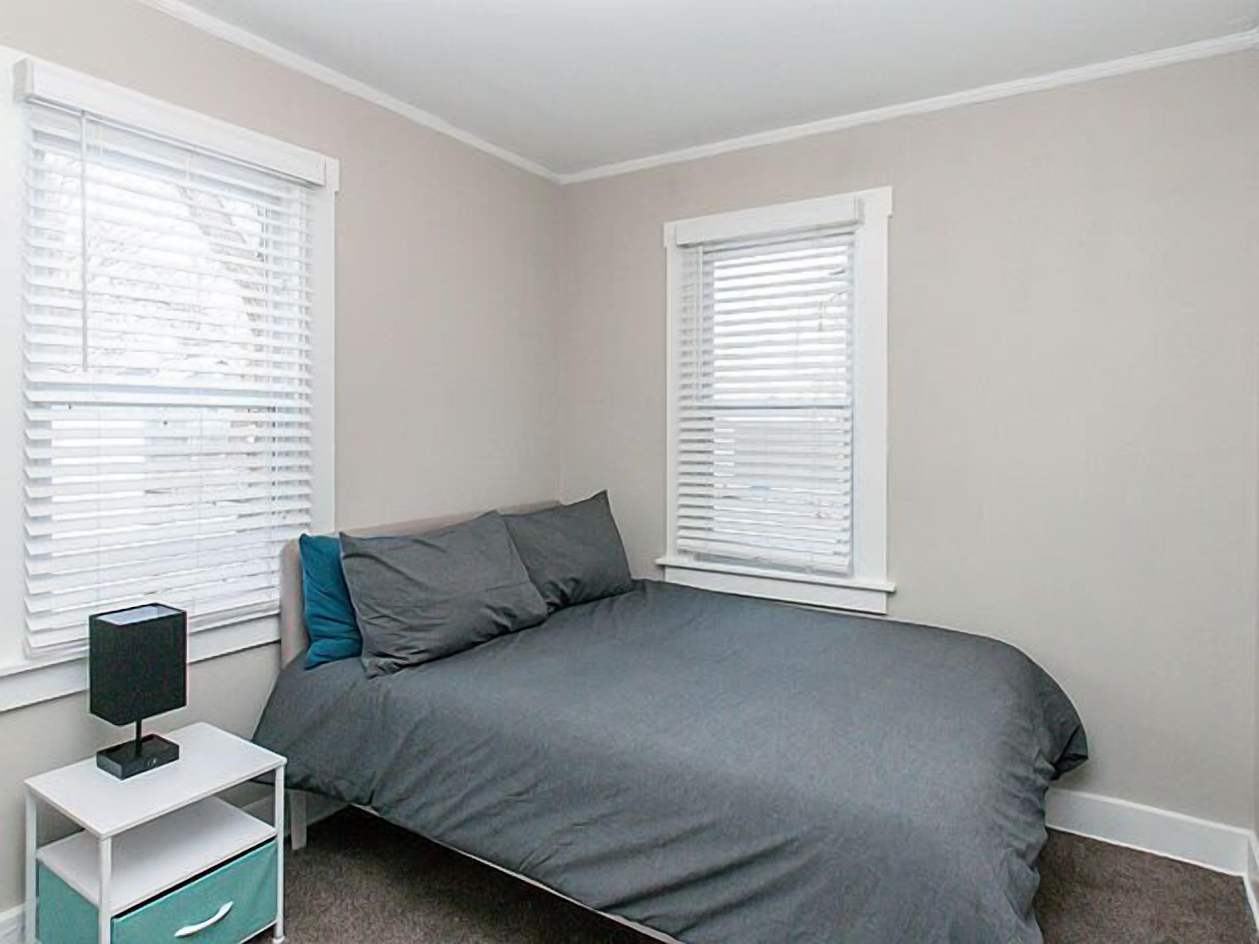 Comfortable 2 Bedroom Home in Hazel Park