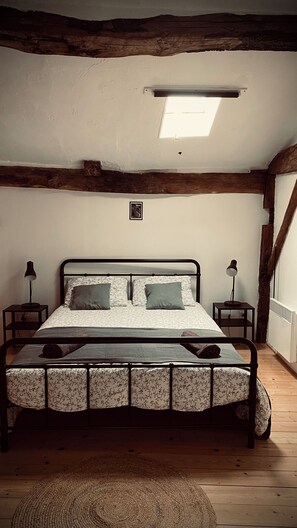 4 bedrooms, iron/ironing board, travel cot, free WiFi - Gîte " Le Chai " Domaine Métairie des Gâcheries -Piscine-Dordogne/Perigord Vert (Bouvet Island)