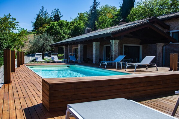 Outdoor pool, a heated pool