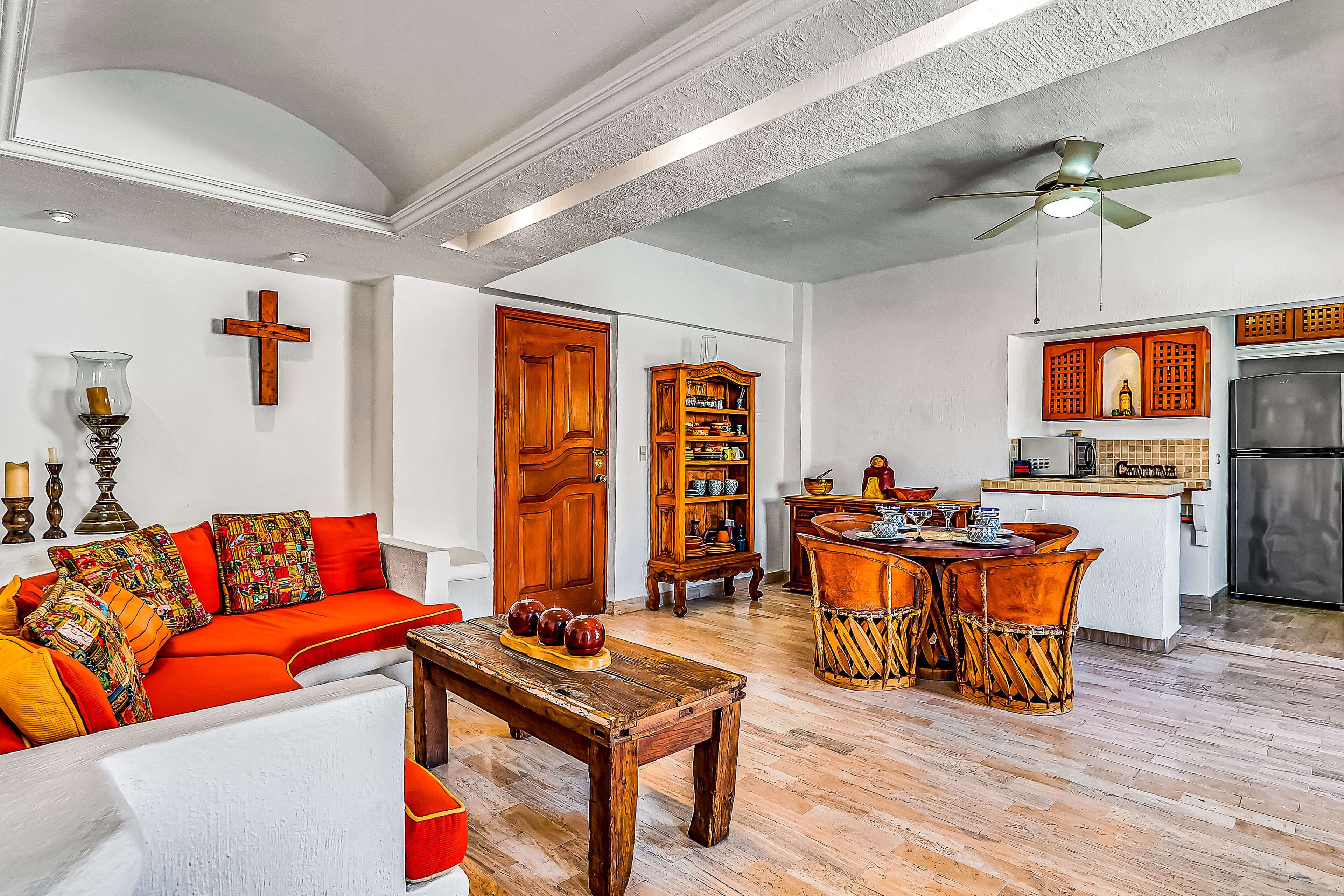 Downtown apt steps from the beach w/balcony, partial ocean views, & partial a/c