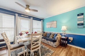 Dining - Beachfront condo with heated pool, balcony views, hot tub & W/D (Galveston)