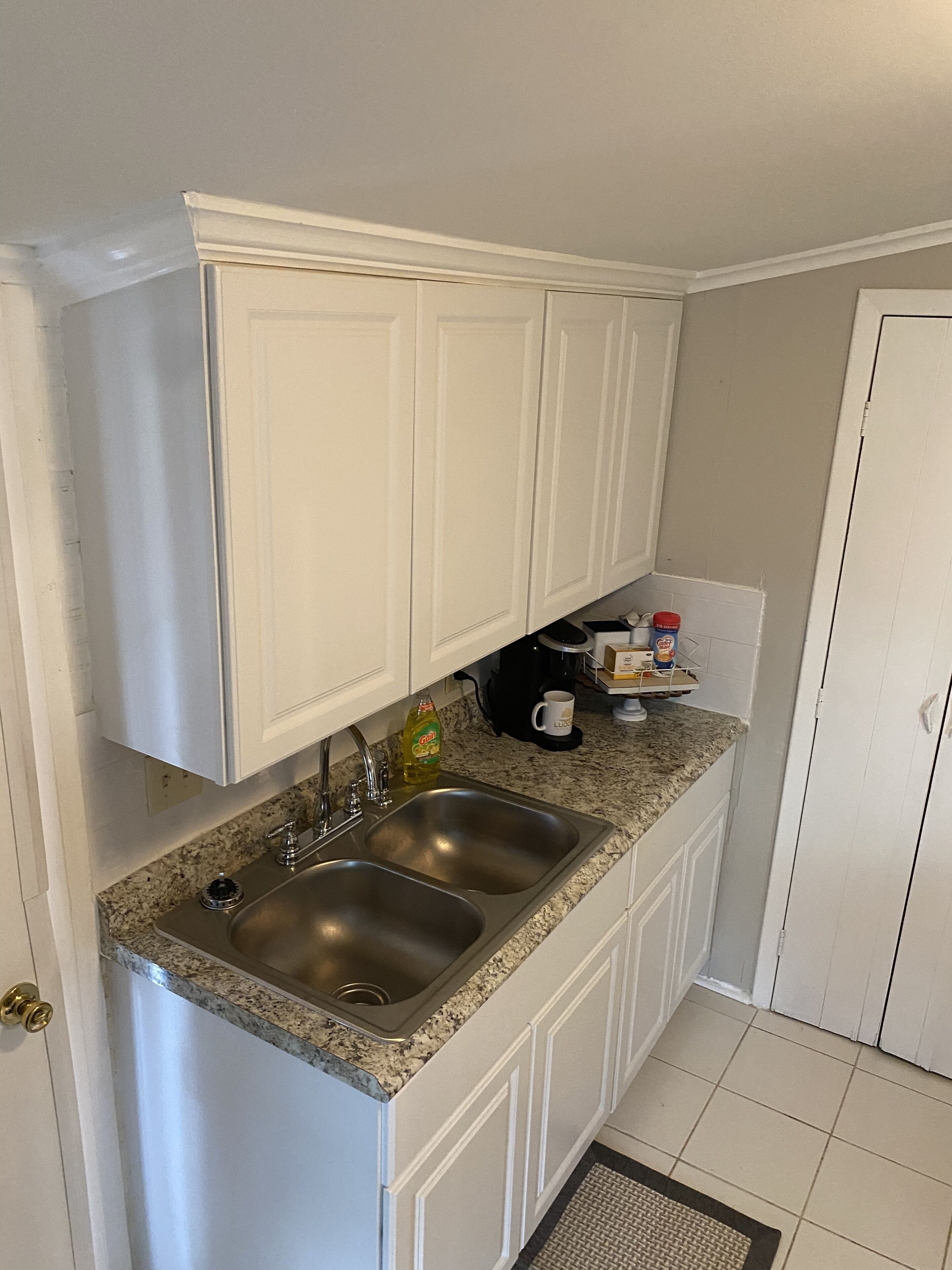 Cozy Boho Apartment ~5 mins from ✈️ Sleeps 4. Historical Area