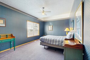 6 bedrooms, iron/ironing board, internet, bed sheets