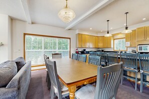 Dining - Large home 1 block from the beach with ocean view, game room, fireplace & WiFi (Seaside)