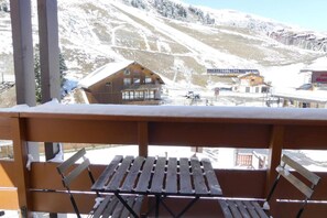 Outdoor dining - 10m from ski slopes, 2nd floor, balcony, ski locker, 25m², Méribel-Mottaret (Les Allues)