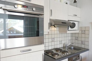 Fridge, microwave, dishwasher, coffee/tea maker - 10m from ski slopes, 2nd floor, balcony, ski locker, 25m², Méribel-Mottaret (Les Allues)