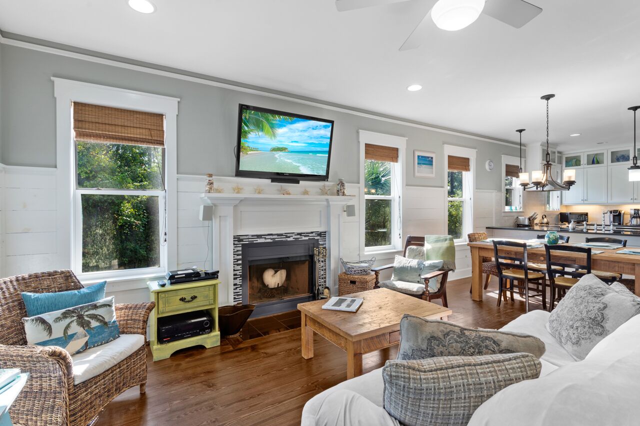 Cozy coastal cottage with swimming pool👙, dogs welcome 🐕‍🦺🐾