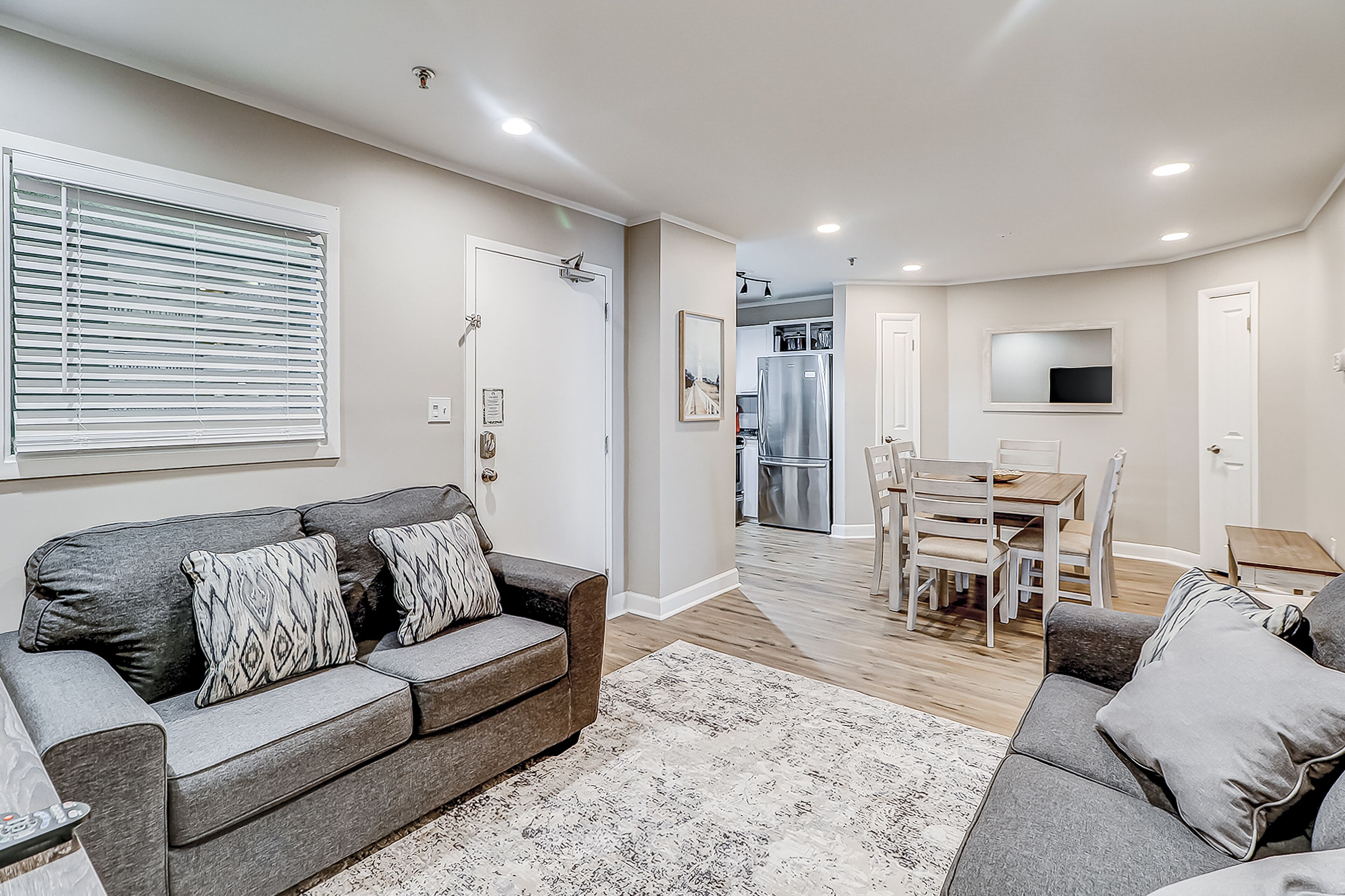 Renovated coastal retreat with 3 pools, hot tub & tennis  - near golf & dining