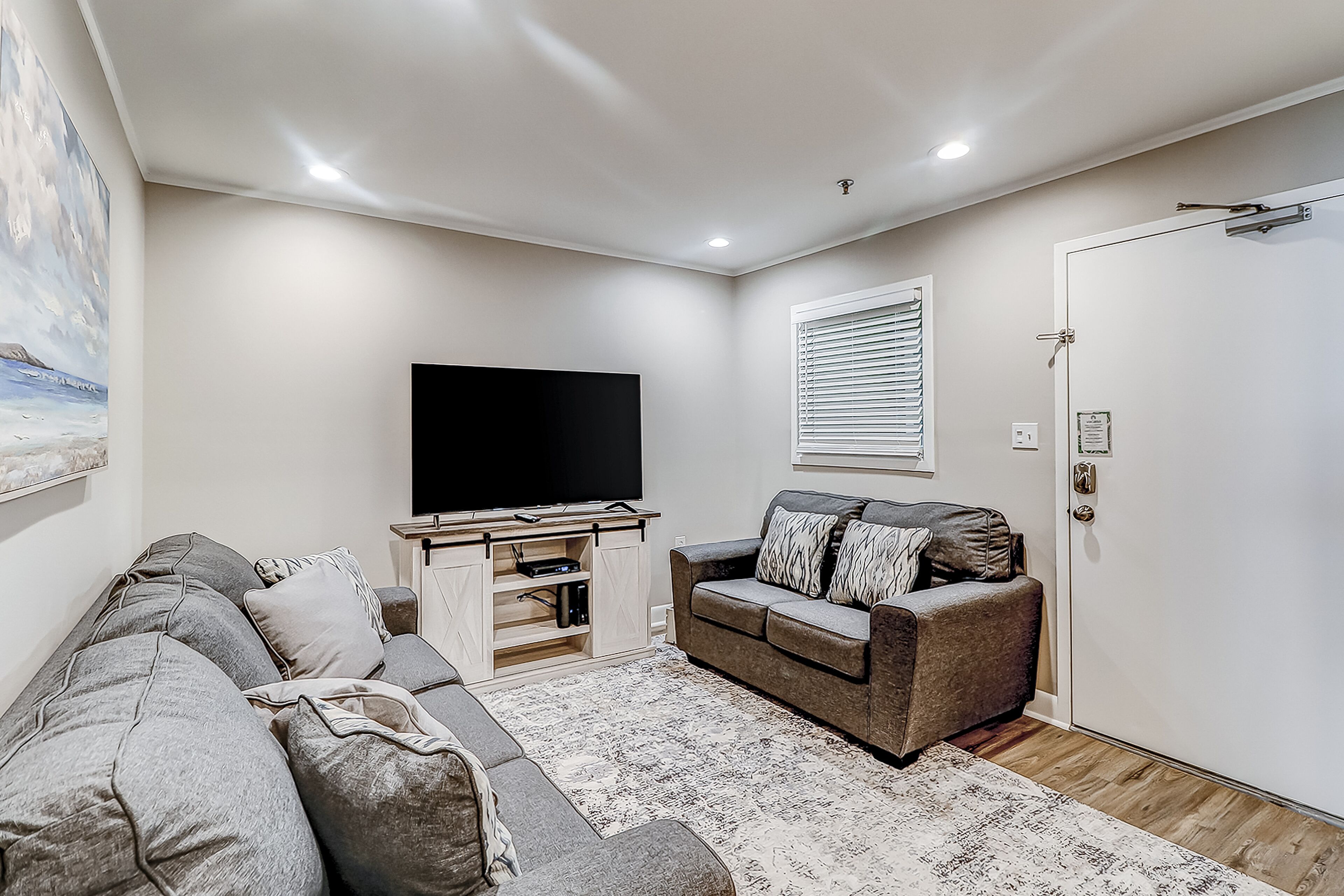 Renovated coastal retreat with 3 pools, hot tub & tennis  - near golf & dining