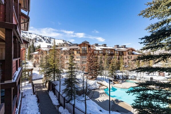 A heated pool - Pool,Hot Tub,Pool Table,Bike,Hike,Ski-Resort View! (Brighton)