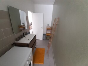 1 Schlafzimmer, Bügeleisen/Bügelbrett, Reisekinderbett, kostenloses WLAN