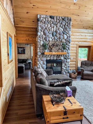 Interior - Tamarack Lodge, Waterfront on Lake Bellaire (Bellaire)