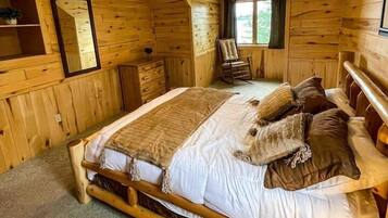 5 bedrooms, iron/ironing board, WiFi, bed sheets